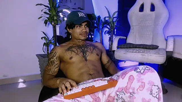 Snapshot of Young_laroi chatting on 12/07/24, 06:21 Young laroi online show from 12/07/24, 06:21