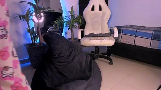 Snapshot of Young_laroi chatting on 01/05/25, 12:09 Young laroi online show from 01/05/25, 12:09