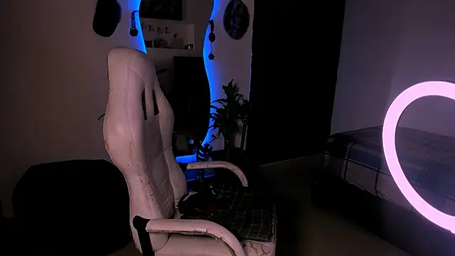 Snapshot of Young_laroi chatting on 01/06/25, 05:30 Young laroi online show from 01/06/25, 05:30