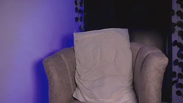 Snapshot of Young_laroi chatting on 03/08/25, 04:01 Young laroi online show from 03/08/25, 04:01