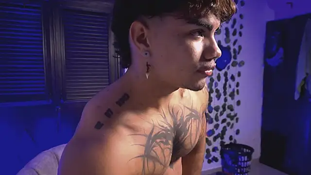 Snapshot of Young_laroi chatting on 03/09/25, 05:00 Young laroi online show from 03/09/25, 05:00