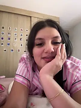 Snapshot of EmilyS__ chatting on 03/19/25, 06:46 EmilyS   online show from 03/19/25, 06:46