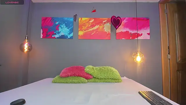 summer lee  online show from 12/19/24, 06:12