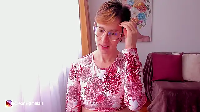 Snapshot of cuddlingbunny chatting on 03/11/25, 03:45 cuddlingbunny online show from 03/11/25, 03:45