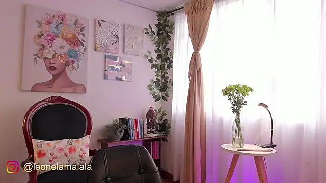 cuddlingbunny online show from 11/12/25, 09:47