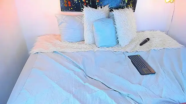 Snapshot of cloe_bridgee chatting on 12/22/24, 09:22 cloe bridgee online show from 12/22/24, 09:22