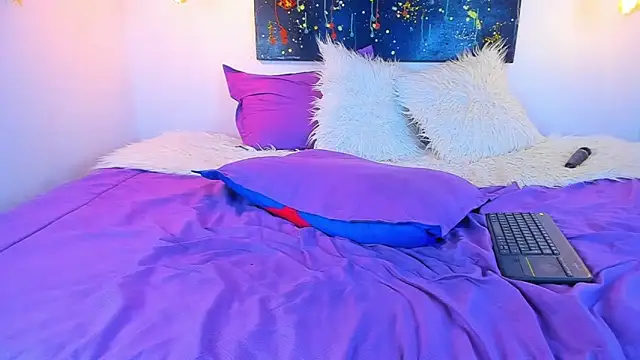 Snapshot of cloe_bridgee chatting on 01/04/25, 03:07 cloe bridgee online show from 01/04/25, 03:07