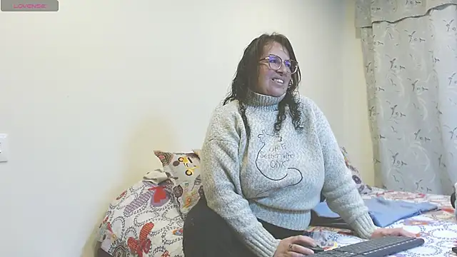 Snapshot of honeyhot_paty chatting on 02/27/25, 08:20 honeyhot paty online show from 02/27/25, 08:20