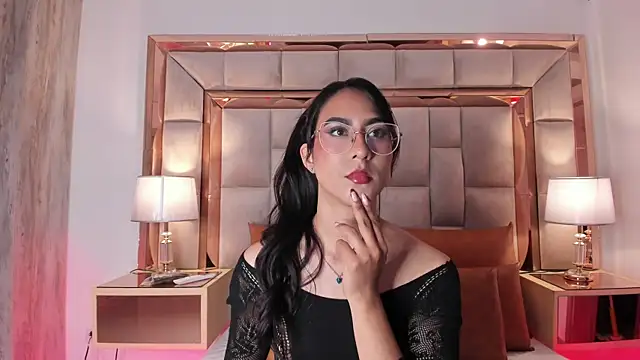 DaraBeckett online show from 12/20/24, 12:05