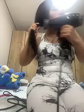 Isa-Jones online show from 12/14/25, 12:16