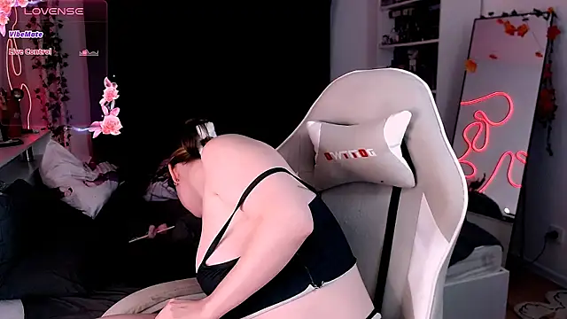  wikki  online show from 11/10/25, 04:17