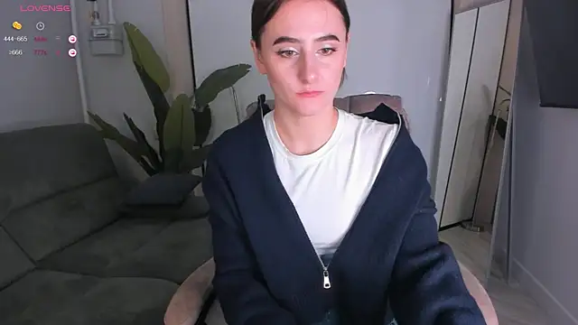 Snapshot of helen_ramsay chatting on 10/27/25, 02:21 helen ramsay online show from 10/27/25, 02:21