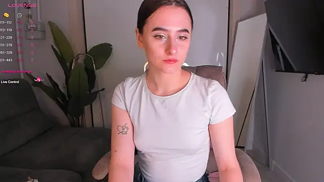 Snapshot of helen_ramsay chatting on 10/29/25, 02:52 helen ramsay online show from 10/29/25, 02:52