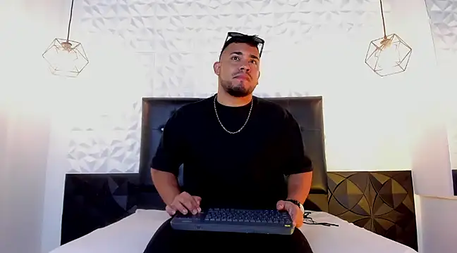 BrianMalonee online show from 02/03/25, 02:02