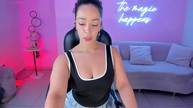 Snapshot of AlessaRomero chatting on 02/05/25, 07:42 AlessaRomero online show from 02/05/25, 07:42