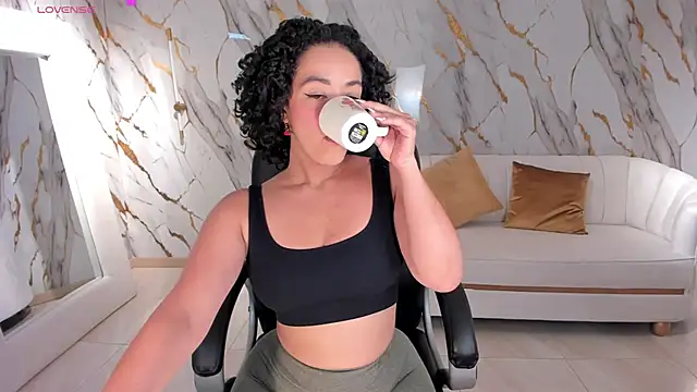 Snapshot of AlessaRomero chatting on 03/10/25, 07:29 AlessaRomero online show from 03/10/25, 07:29