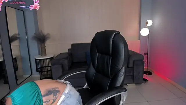 Snapshot of AlessaRomero chatting on 03/17/25, 07:58 AlessaRomero online show from 03/17/25, 07:58