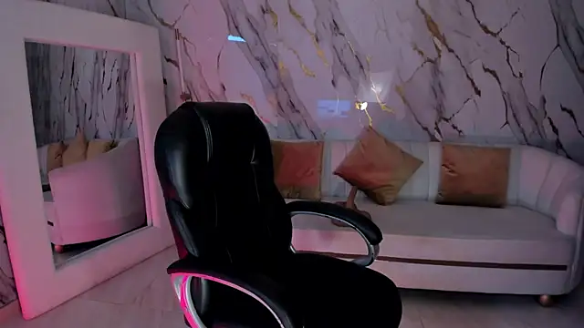 Snapshot of AlessaRomero chatting on 11/05/25, 07:47 AlessaRomero online show from 11/05/25, 07:47