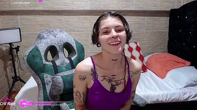 pretty cristal69 online show from 02/04/25, 10:13