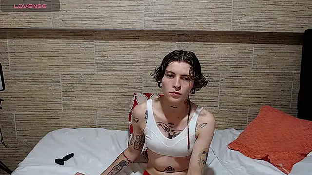 pretty cristal69 online show from 02/08/25, 11:45