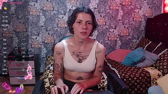 pretty cristal69 online show from 04/17/26, 10:24