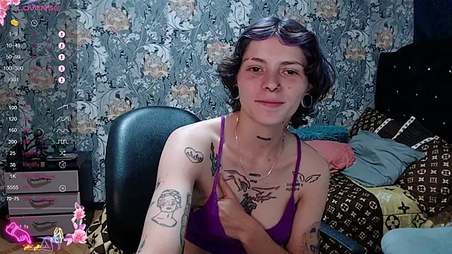 pretty cristal69 online show from 04/21/26, 02:51