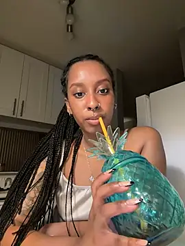 Your Paris online show from 02/25/25, 03:31