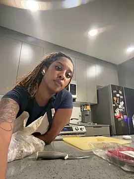 Your Paris online show from 10/24/25, 12:30