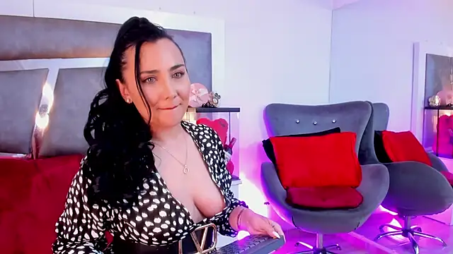 Evangeline Taylorr online show from 02/08/25, 07:49