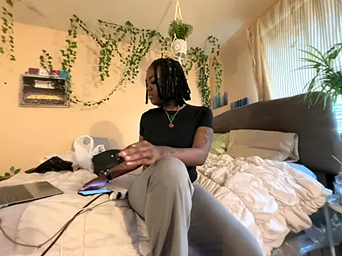 Snapshot of magicalc00ch chatting on 10/23/25, 10:08 magicalc00ch online show from 10/23/25, 10:08