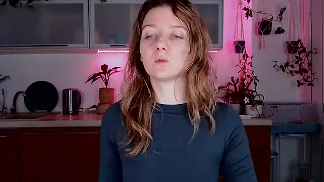 Snapshot of Elly_Helly chatting on 12/13/24, 08:37 Elly Helly online show from 12/13/24, 08:37