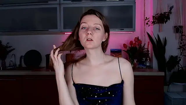 Snapshot of Elly_Helly chatting on 01/15/25, 08:37 Elly Helly online show from 01/15/25, 08:37