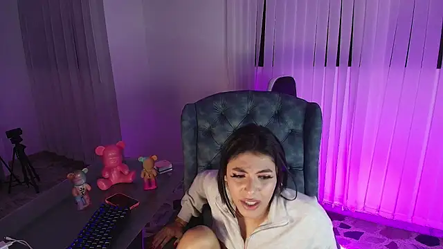 Snapshot of IsabelleFoxx_ chatting on 01/05/25, 10:10 IsabelleFoxx online show from 01/05/25, 10:10