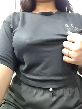 Snapshot of MohiniHott chatting on 11/13/25, 06:01 MohiniHott online show from 11/13/25, 06:01