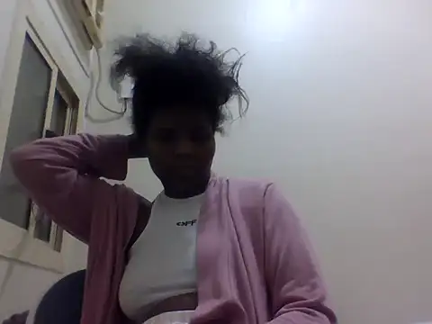 Snapshot of queenzuena chatting on 05/05/26, 09:12 queenzuena online show from 05/05/26, 09:12