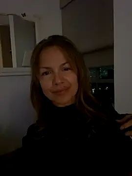 Snapshot of Leyna_liu chatting on 10/19/25, 04:24 Leyna liu online show from 10/19/25, 04:24