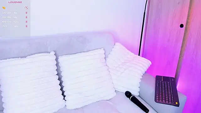 Snapshot of meow_moon_ chatting on 10/27/25, 11:25 meow moon online show from 10/27/25, 11:25