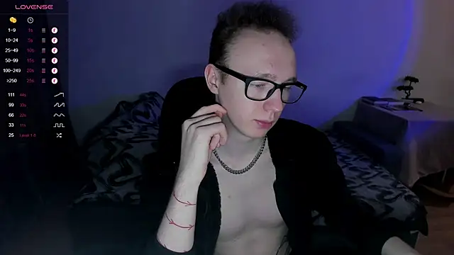Snapshot of Alex_silents chatting on 12/11/24, 02:22 Alex silents online show from 12/11/24, 02:22
