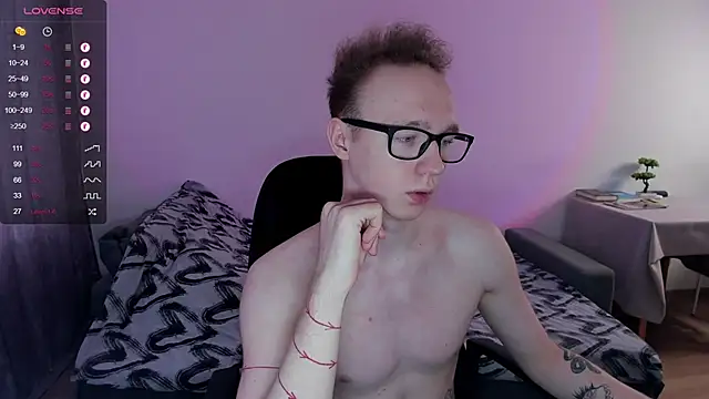 Snapshot of Alex_silents chatting on 02/04/25, 10:43 Alex silents online show from 02/04/25, 10:43