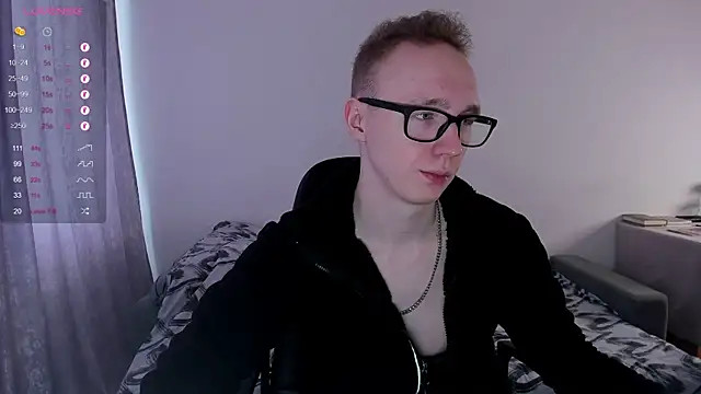Snapshot of Alex_silents chatting on 03/13/25, 10:05 Alex silents online show from 03/13/25, 10:05