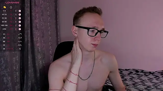 Snapshot of Alex_silents chatting on 03/15/25, 04:10 Alex silents online show from 03/15/25, 04:10