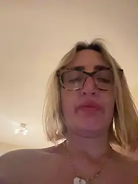 Snapshot of casalinga88 chatting on 03/02/25, 08:16 casalinga88 online show from 03/02/25, 08:16