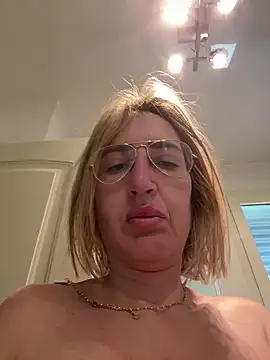 Snapshot of casalinga88 chatting on 03/03/25, 06:59 casalinga88 online show from 03/03/25, 06:59
