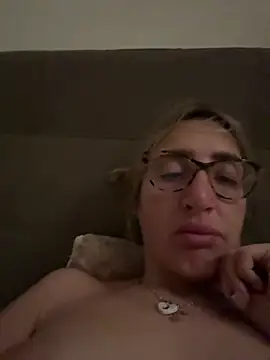 Snapshot of casalinga88 chatting on 03/18/25, 01:53 casalinga88 online show from 03/18/25, 01:53