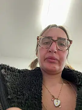 Snapshot of casalinga88 chatting on 03/18/25, 04:37 casalinga88 online show from 03/18/25, 04:37