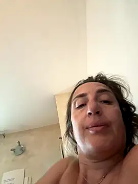 Snapshot of casalinga88 chatting on 10/11/25, 06:45 casalinga88 online show from 10/11/25, 06:45