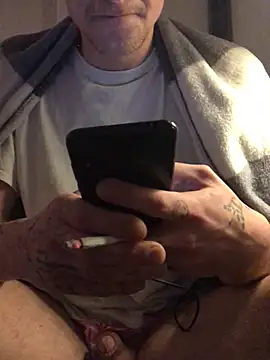 Snapshot of Simboxxx040 chatting on 12/18/24, 08:09 Simboxxx040 online show from 12/18/24, 08:09