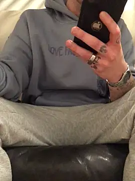 Snapshot of Simboxxx040 chatting on 03/01/26, 11:07 Simboxxx040 online show from 03/01/26, 11:07