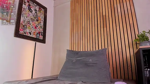 honeyhot69   online show from 04/15/26, 11:50