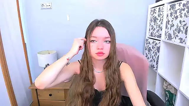 Snapshot of GraceLips chatting on 03/22/25, 06:22 GraceLips online show from 03/22/25, 06:22